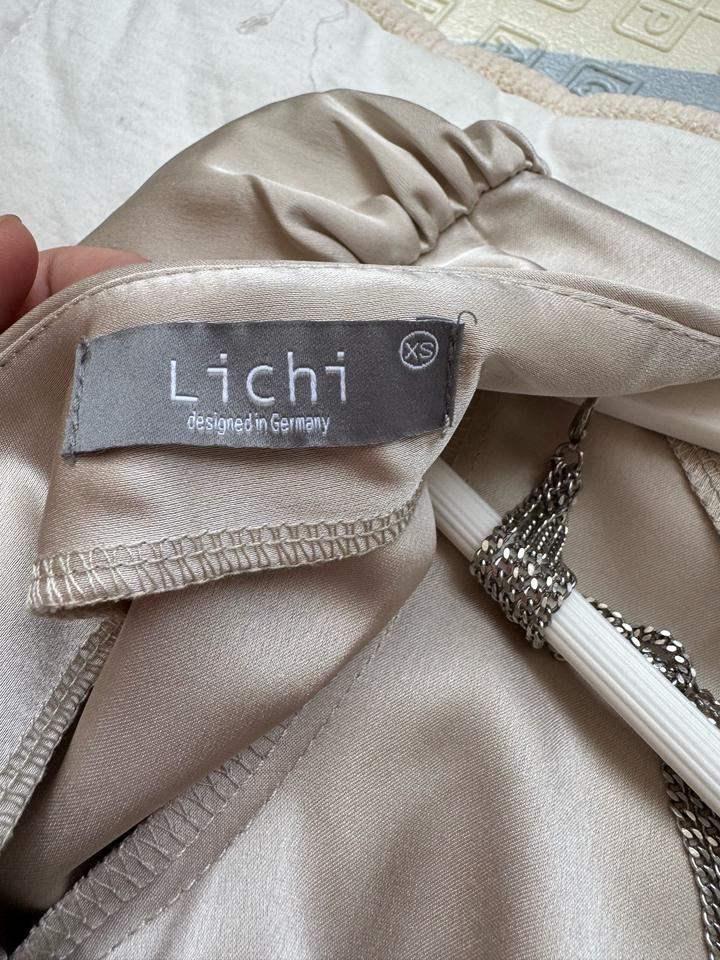 Платье Lichi шампанского цвета на запах