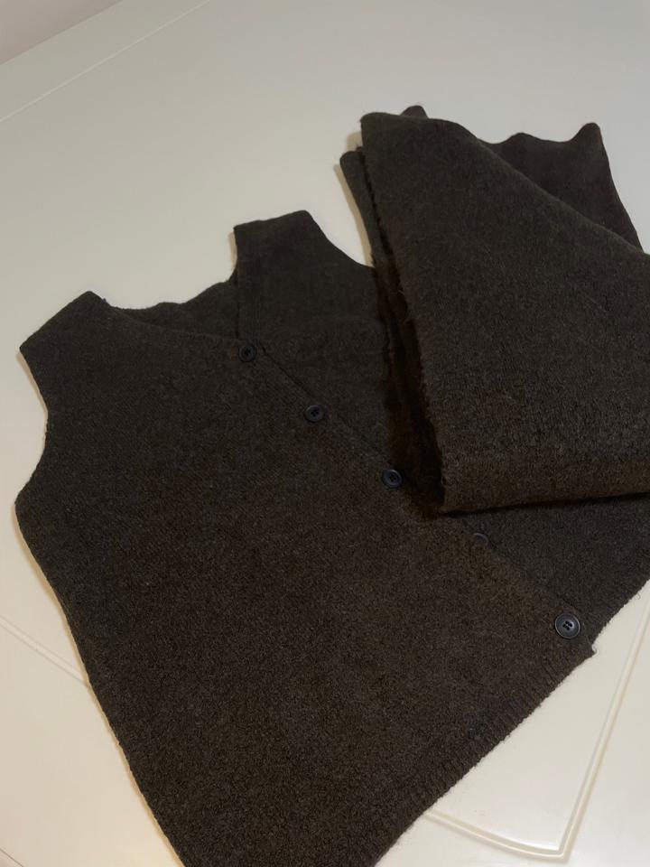 Двойка из жилета и кардигана