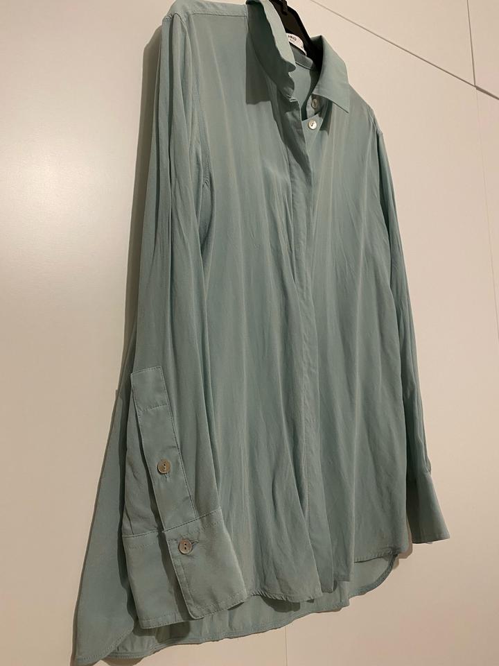 Шелковая рубашка Mango