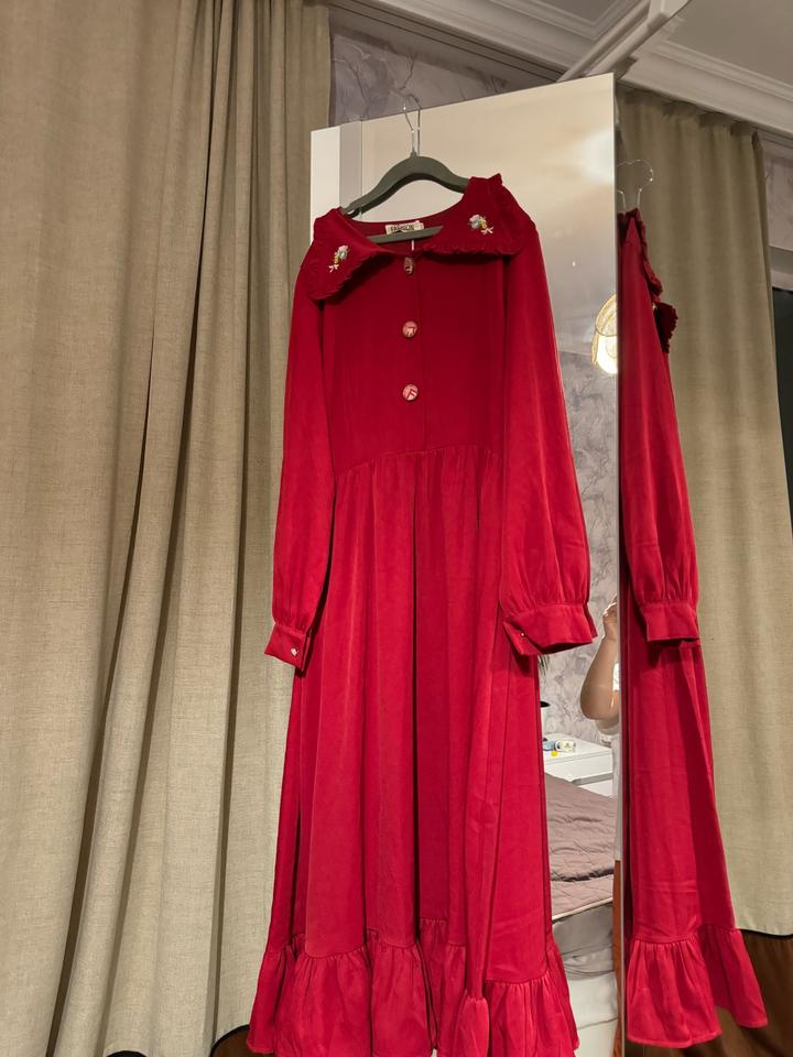 Красное платье