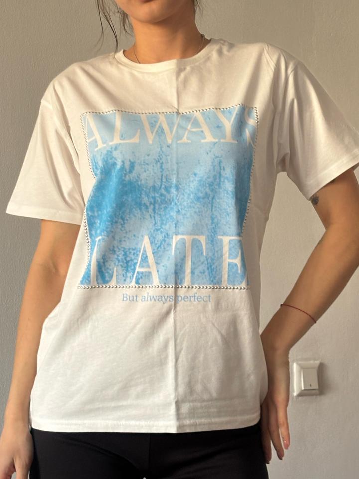 Белая футболка