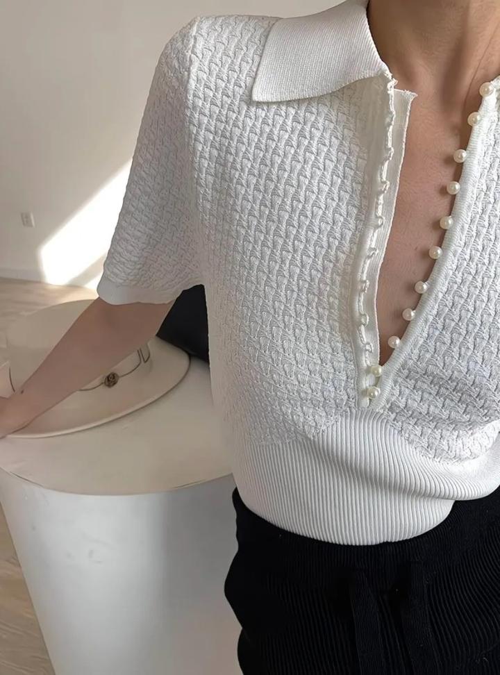 Белое трикотажное поло