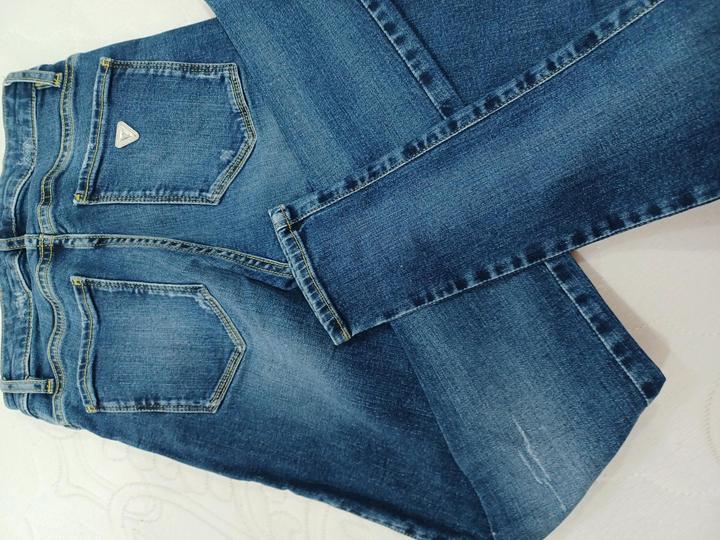 Джинсы Guess