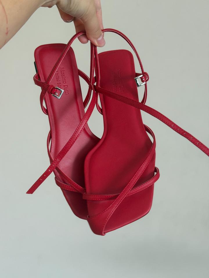 Красные босоножки Massimo Dutti