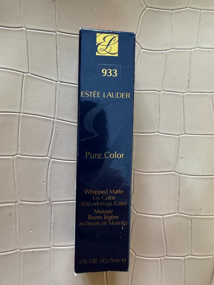 Матовая помада от Estee Lauder