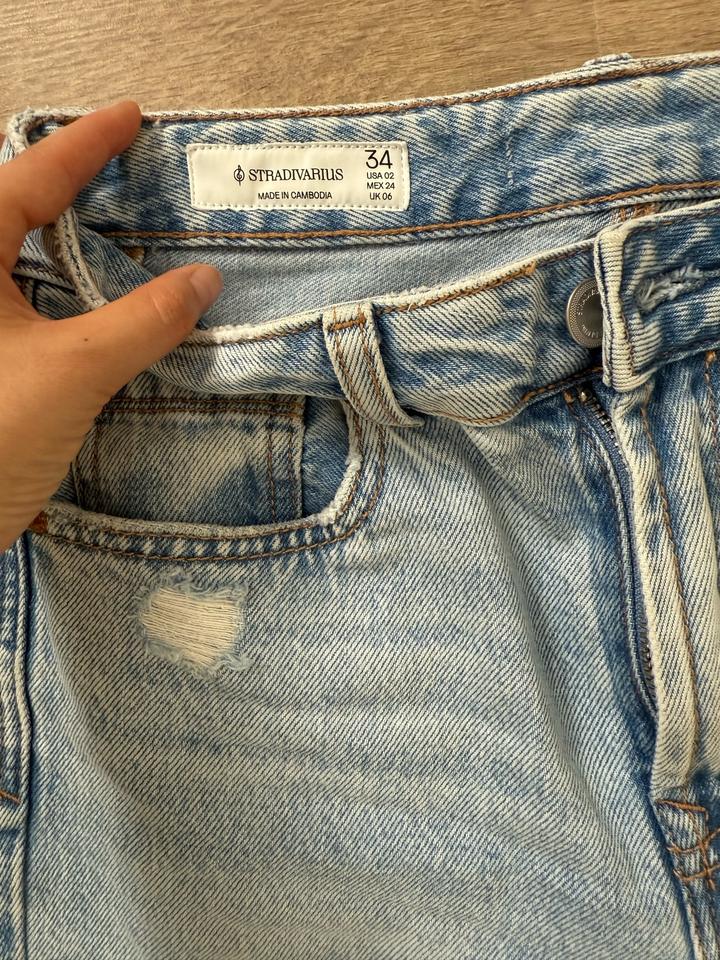 Джинсы Stradivarius широкие