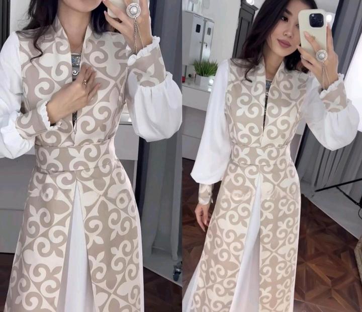 Длинное платье с узорным жилетом