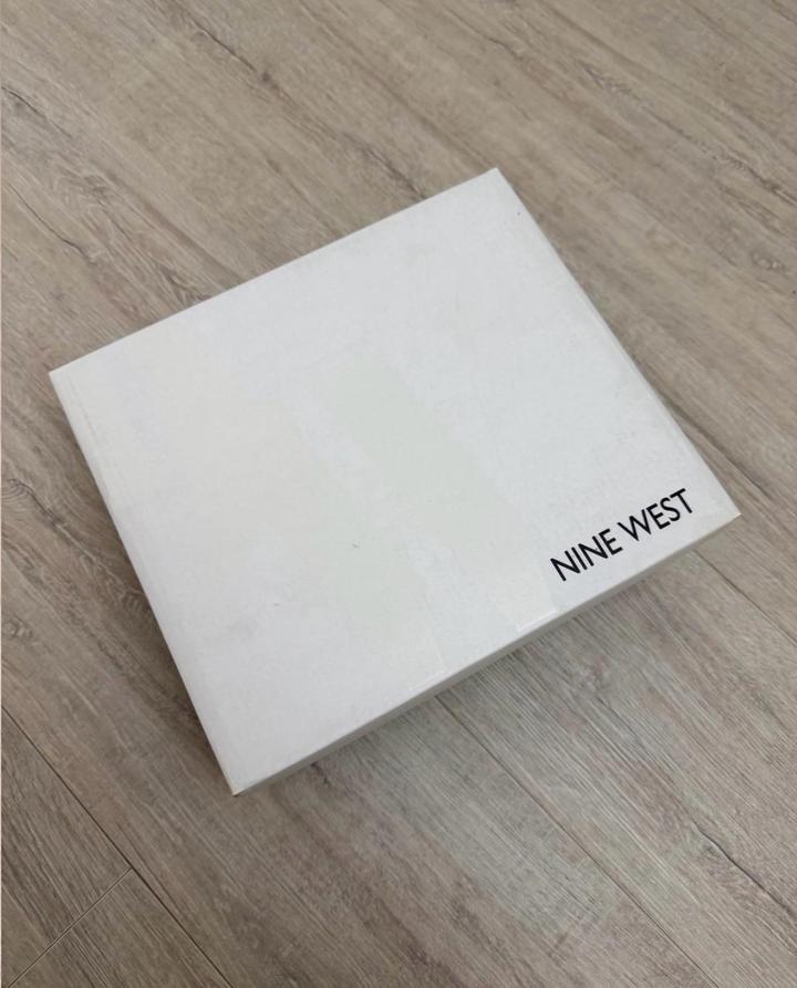 Женские босоножки