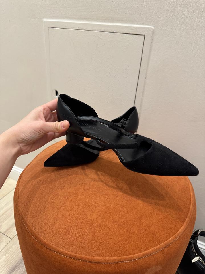 Туфли на низком каблуке от Charles and Keith