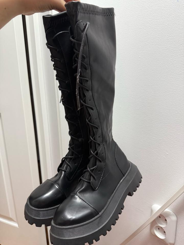 Сапоги на шнуровке длинные до колена