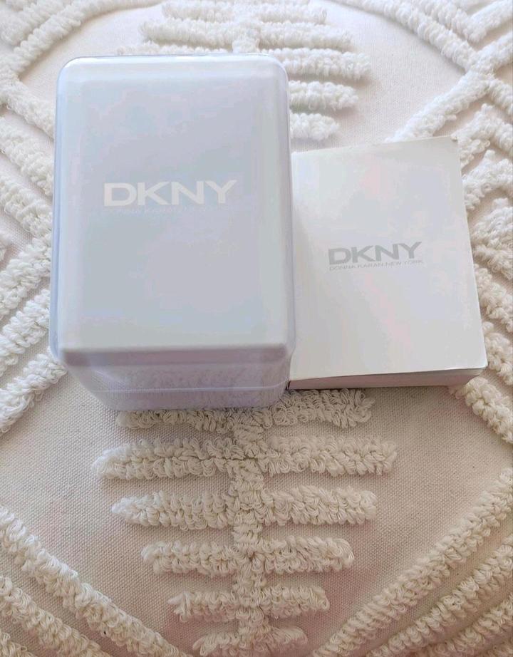 Часы DKNY