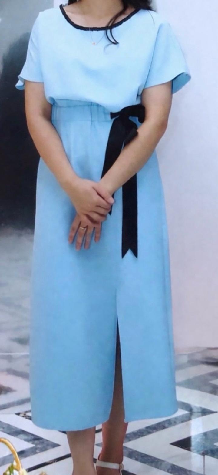 Голубое платье