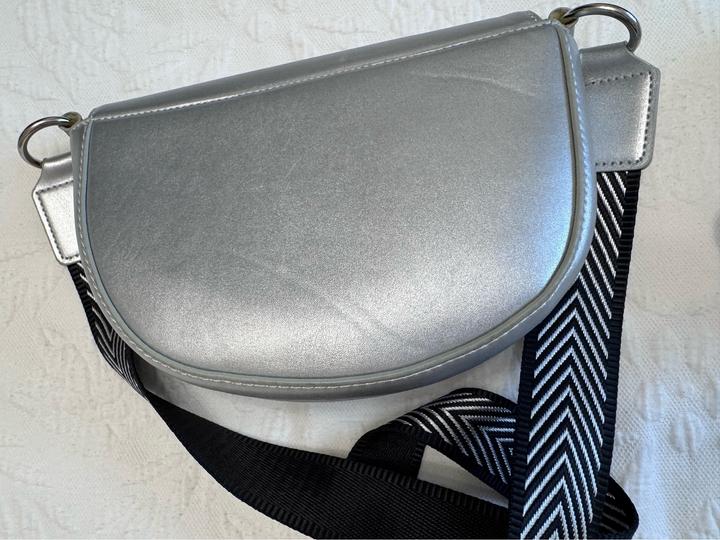 Сумка серебряная C&A