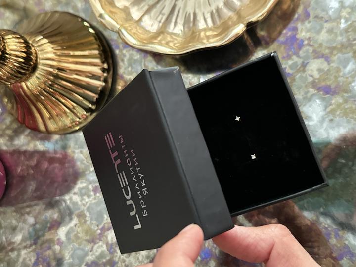 Гвоздики винтовые с бриллиантами