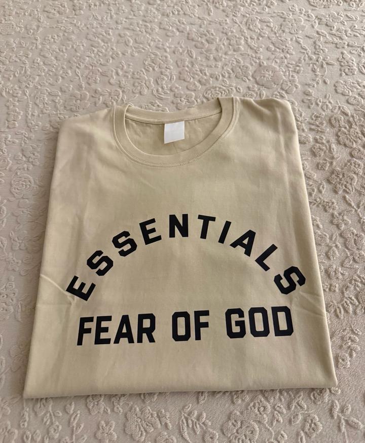 Футболка ESSENTIALS