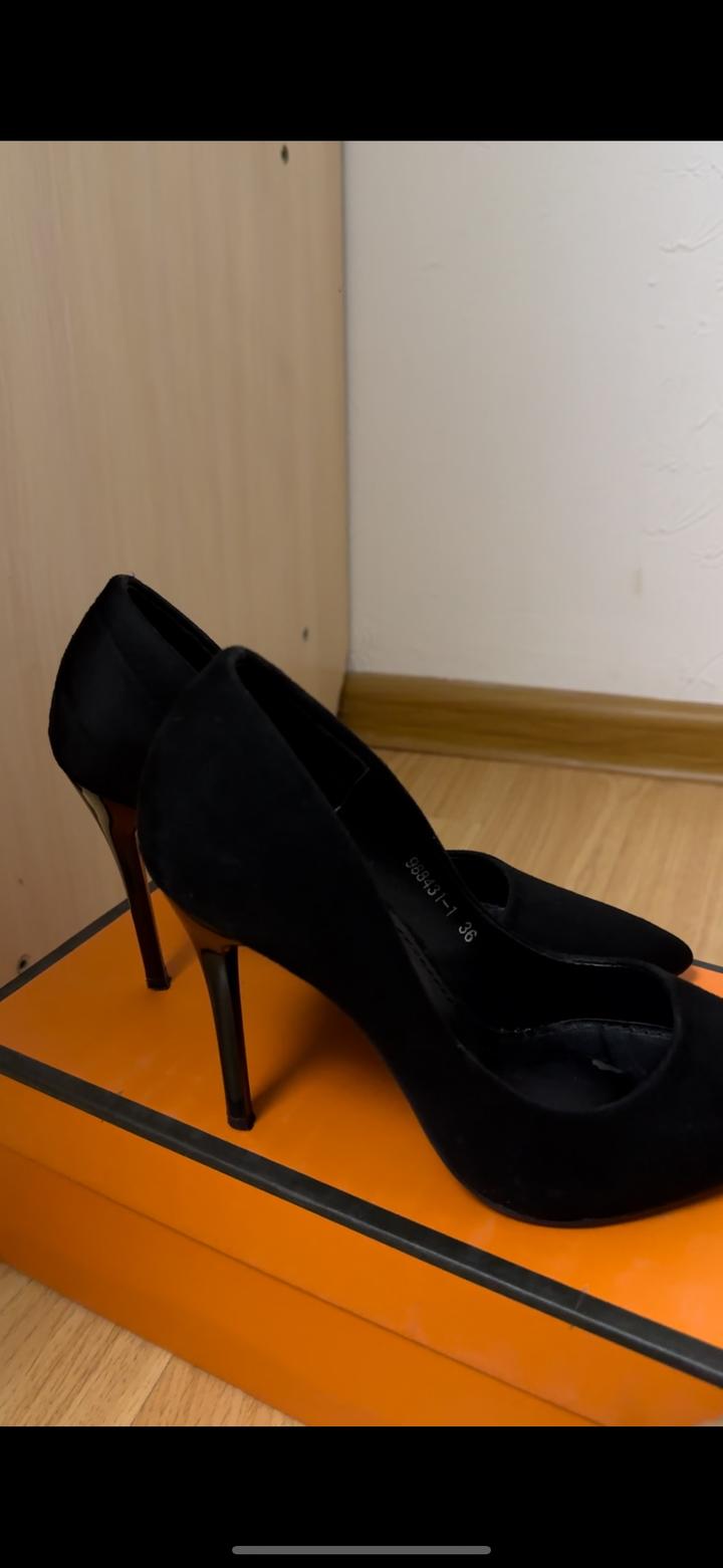черный туфли