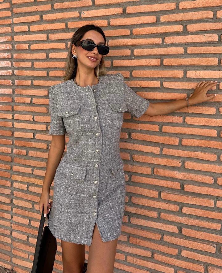 Серое платье в стиле шанель