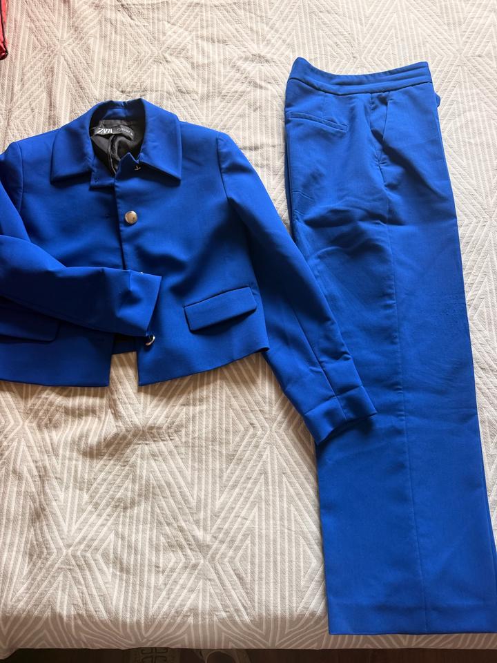 Костюм Zara. Размер 38, M, рост 155-160. Цвет синий, состояние хорошое