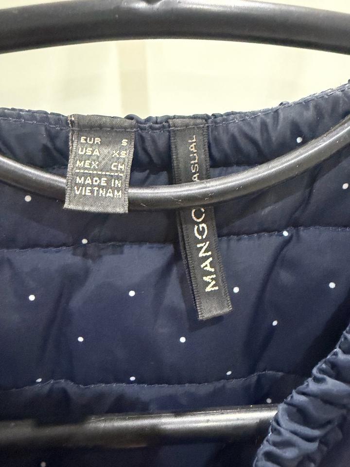 Синяя жилетка в горошек Mango