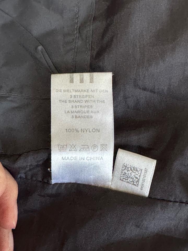 Серая жилетка