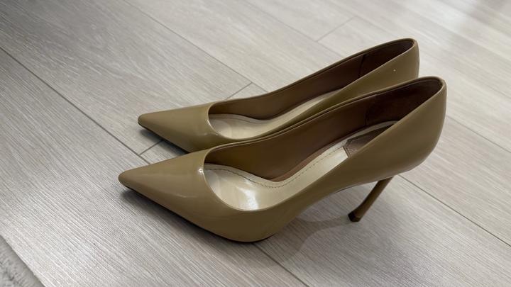 Бежевые лодочки на каблуке