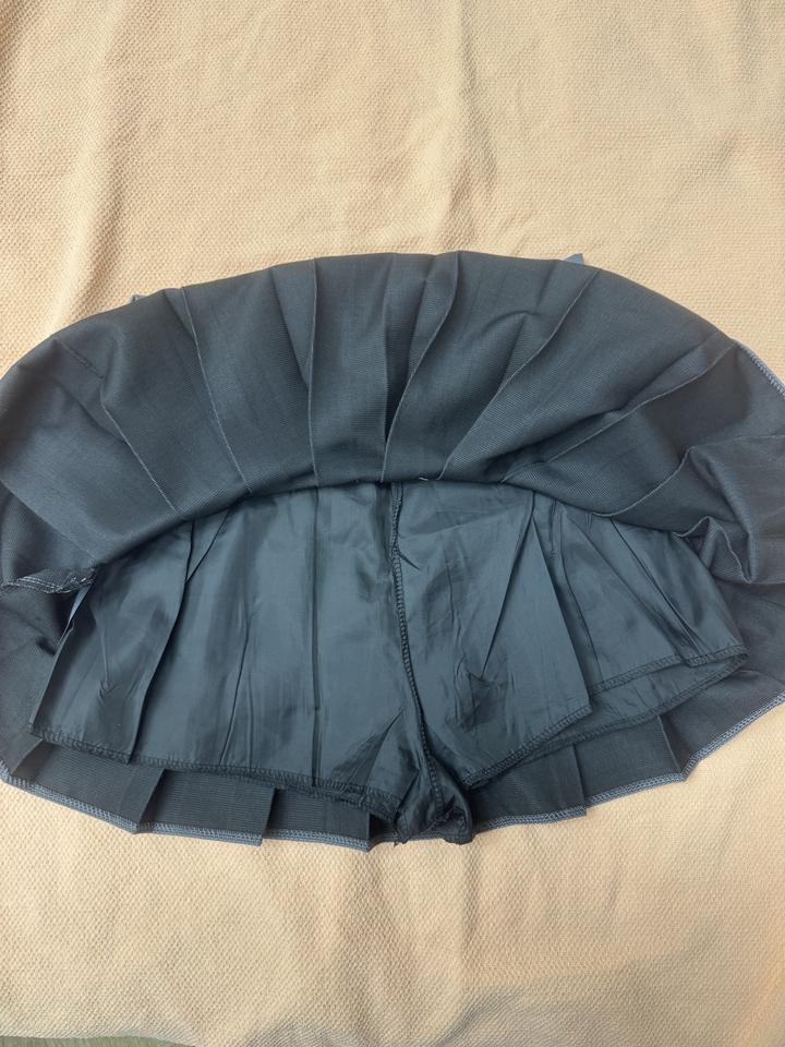 теннисная юбка серая короткая с внутренними защитными шортами