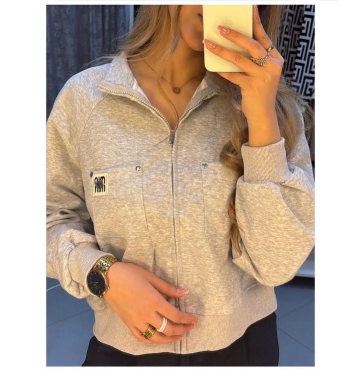 бомбер или легкая куртка