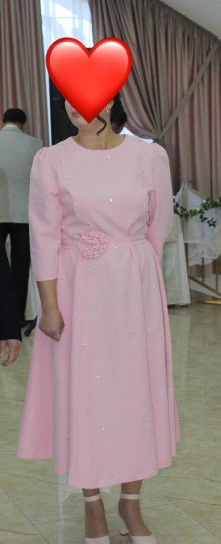 Розовое платье