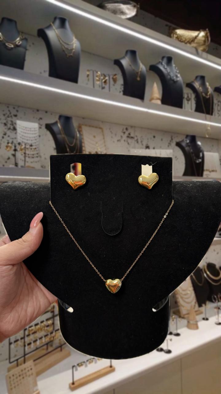 Изысканный комплект украшений с сердцами