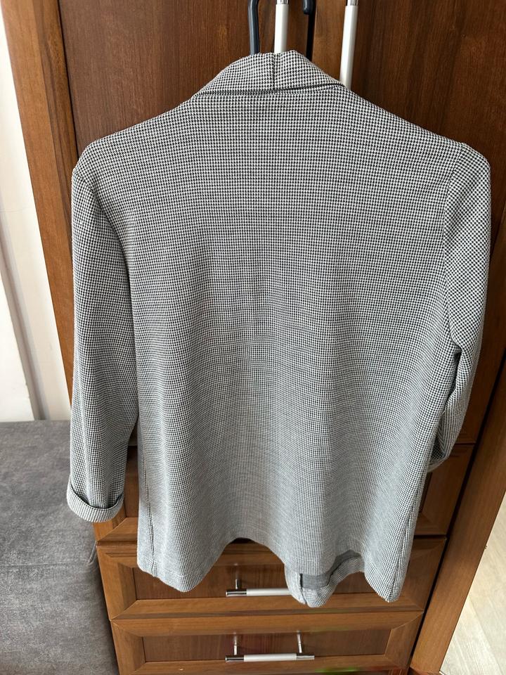 Трикотажный пиджак