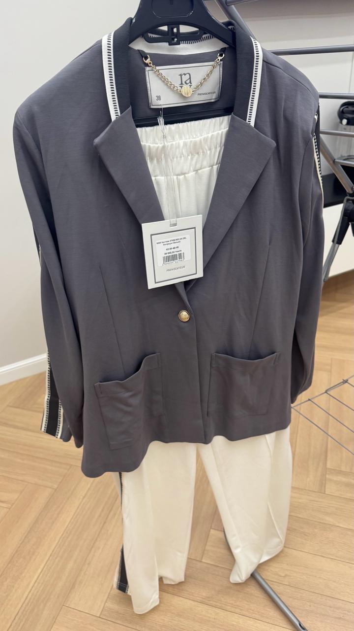 Костюм новый турецкий на размер 44-46