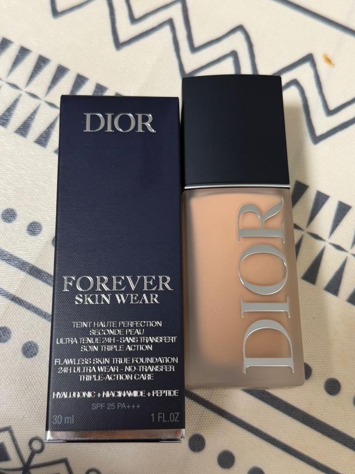Тональное средство Dior Forever в оттенке 3CR