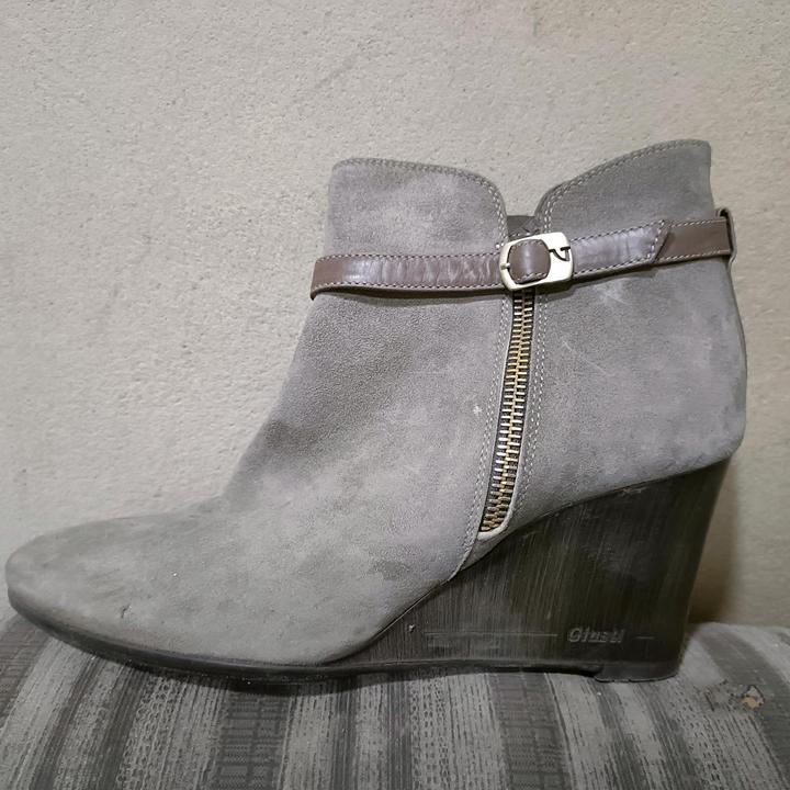 Замшевые ботильоны на танкетке , Giovanni Giusti