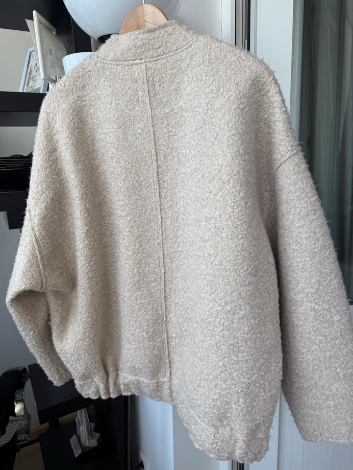 Бомбер бежевый Zara