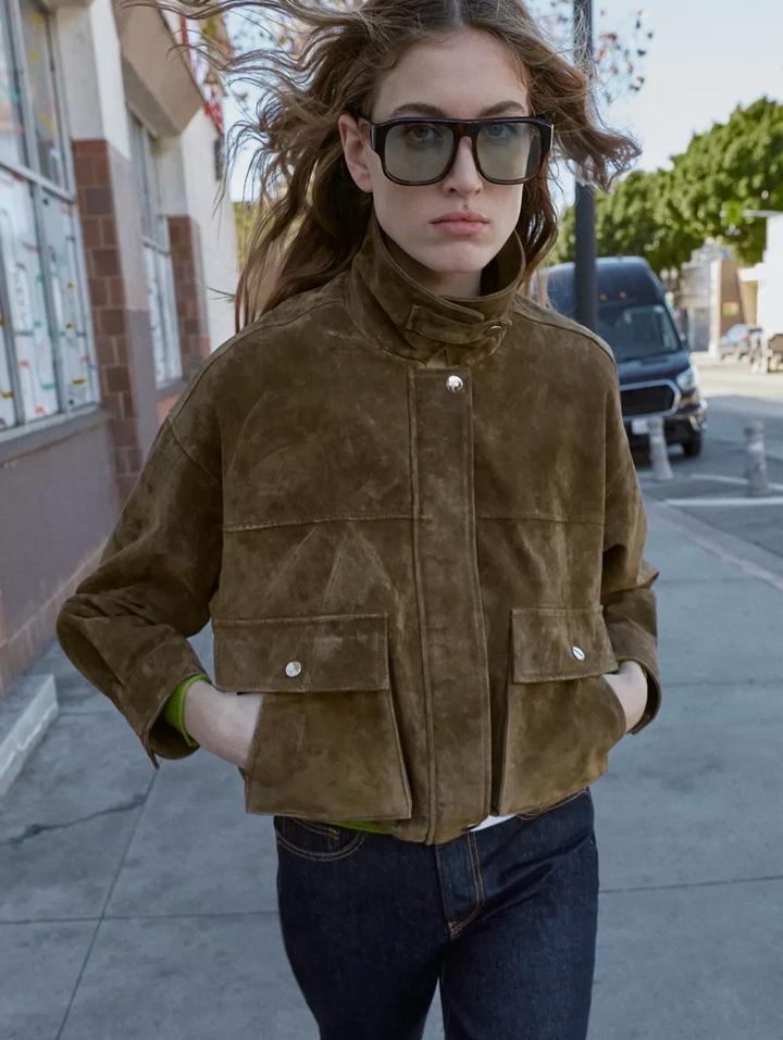 Бомбер Зара, отличного качества, в заре стоит в 4 раза дороже , абсолютно новое