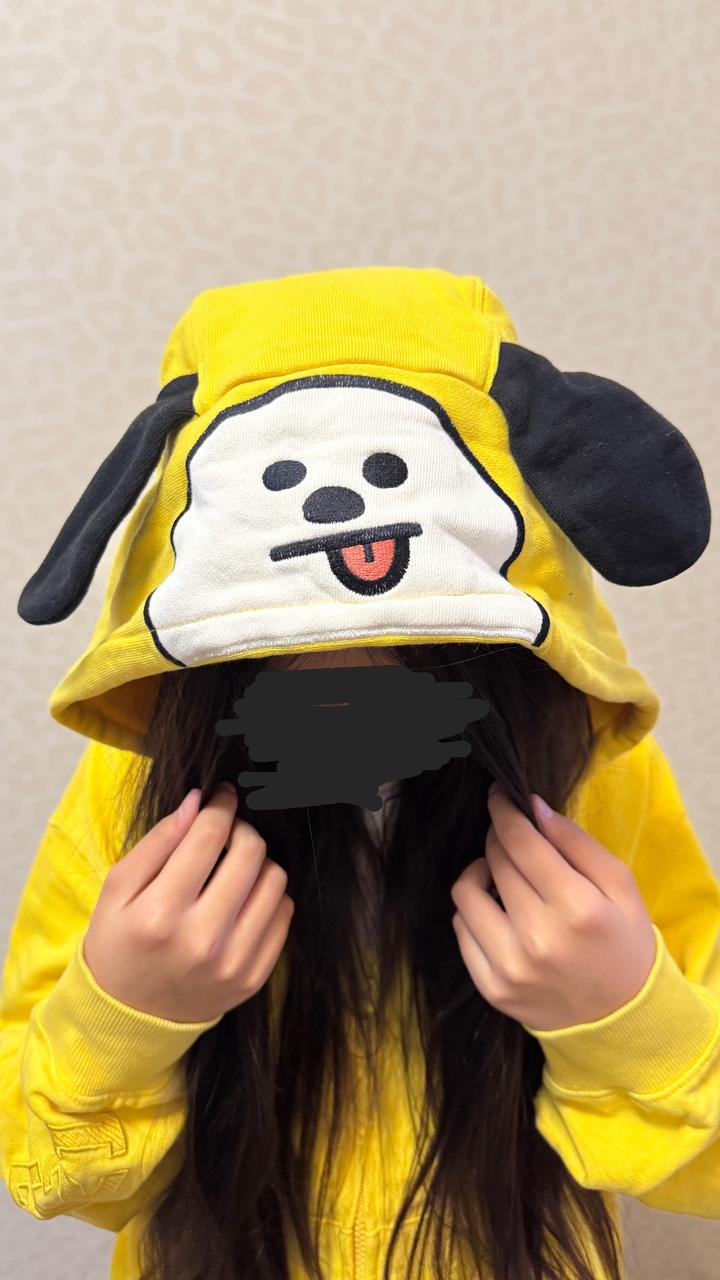 Желтый джемпер