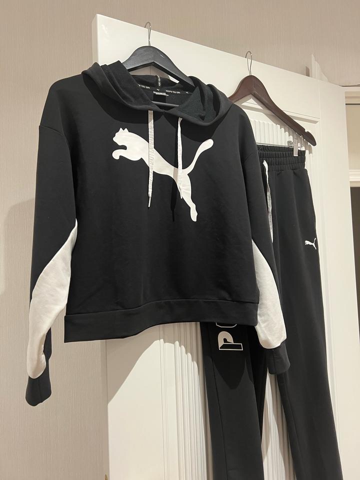 Черный спортивный костюм от бренда Puma