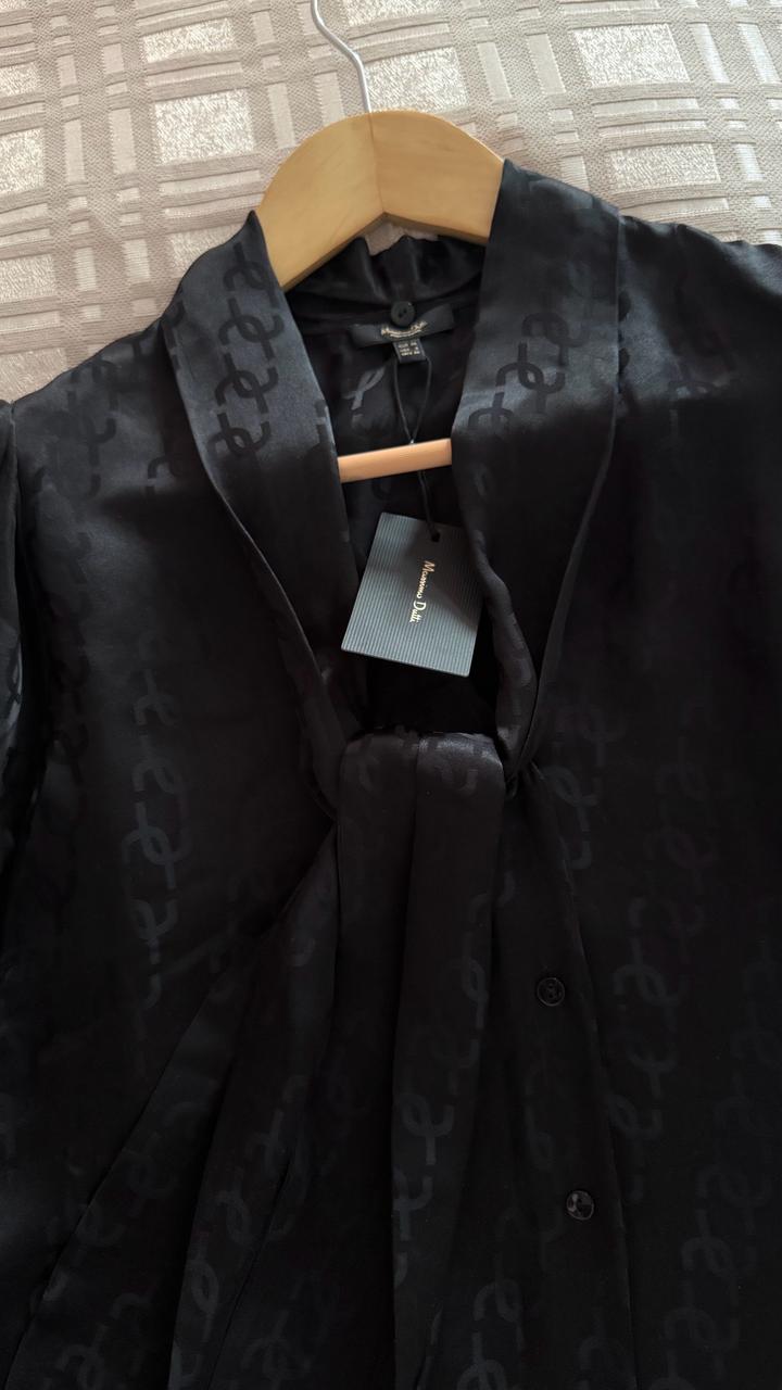 Черная блуза Massimo Dutti