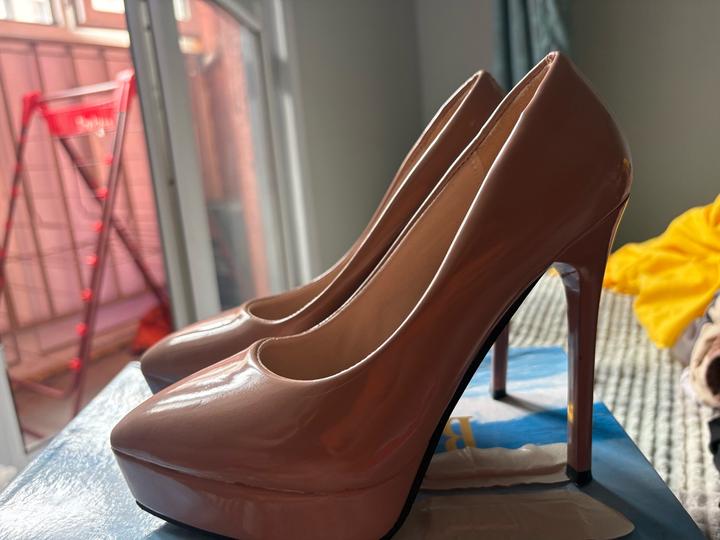 Продаю бежевые лалабутены (туфли/лодочки) 👠