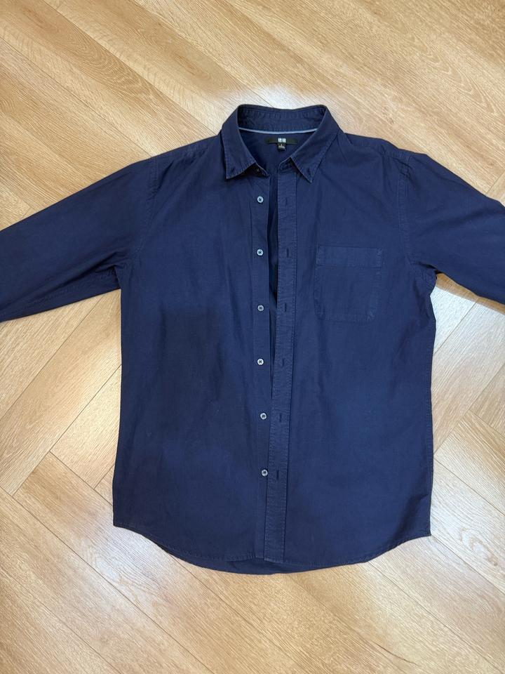 Темно синяя рубашка Uniqlo