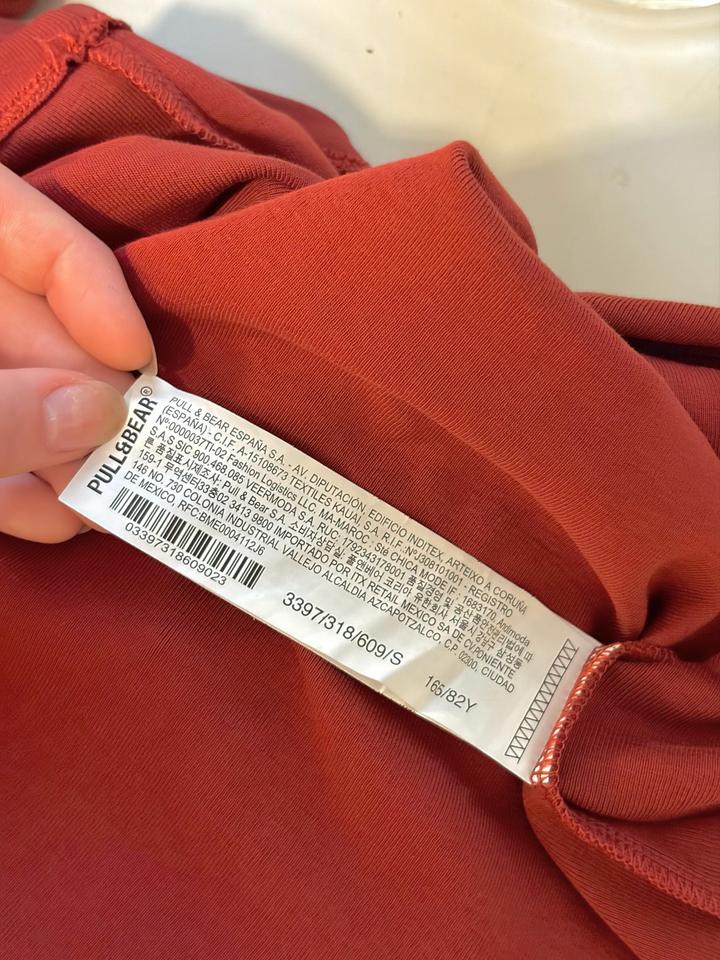 Красное хлопковое платье в обтяг с открытой спиной из Pull&Bear