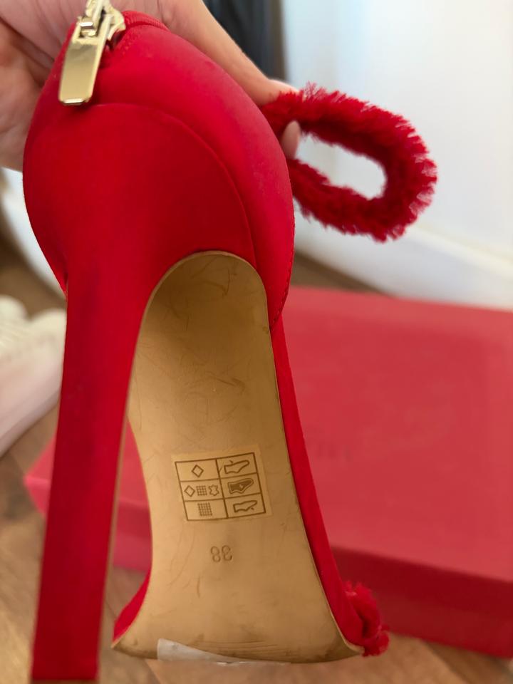 Босоножки Guess