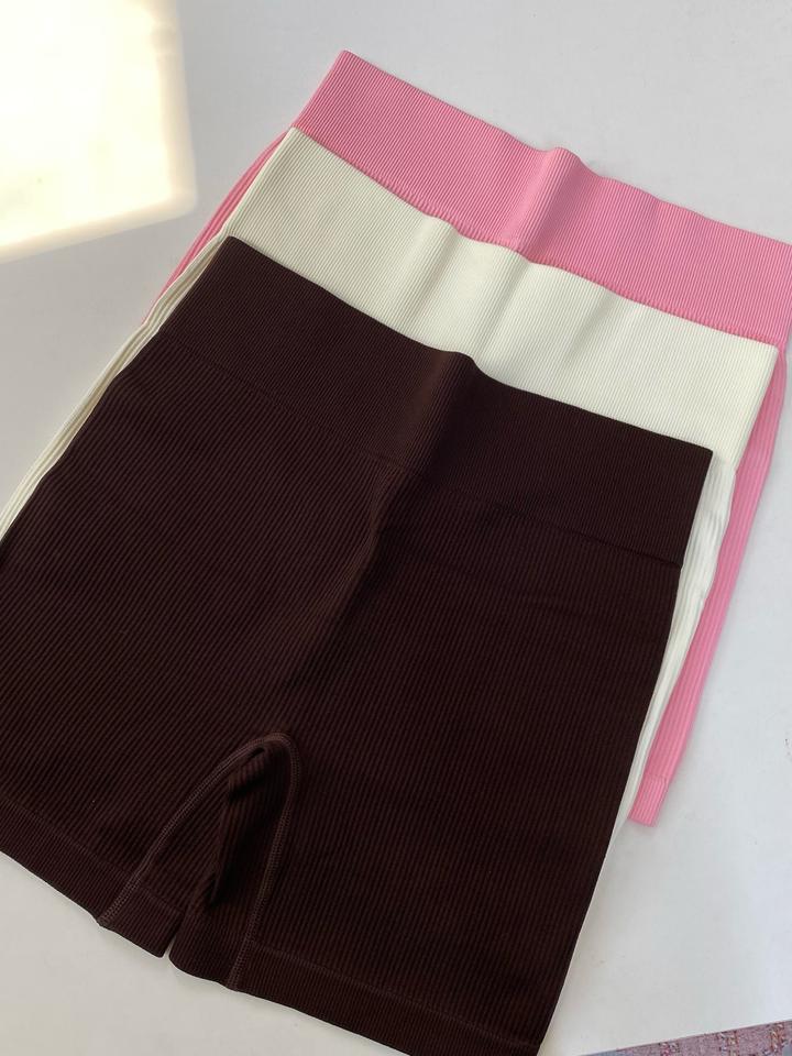 Утягивающие спортивные шорты