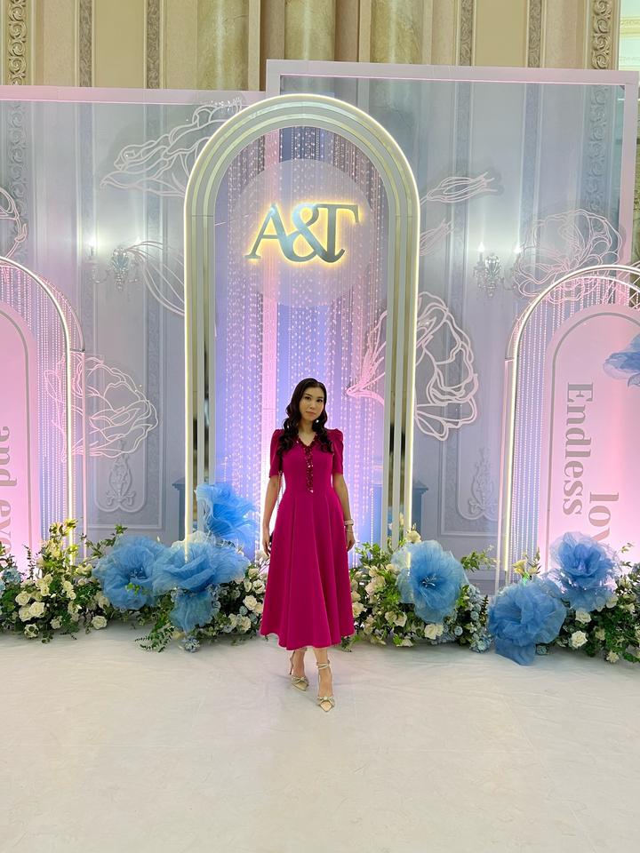 Розовое платье