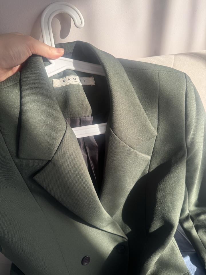 Брючный костюм GAURI | Глубокий зеленый | S