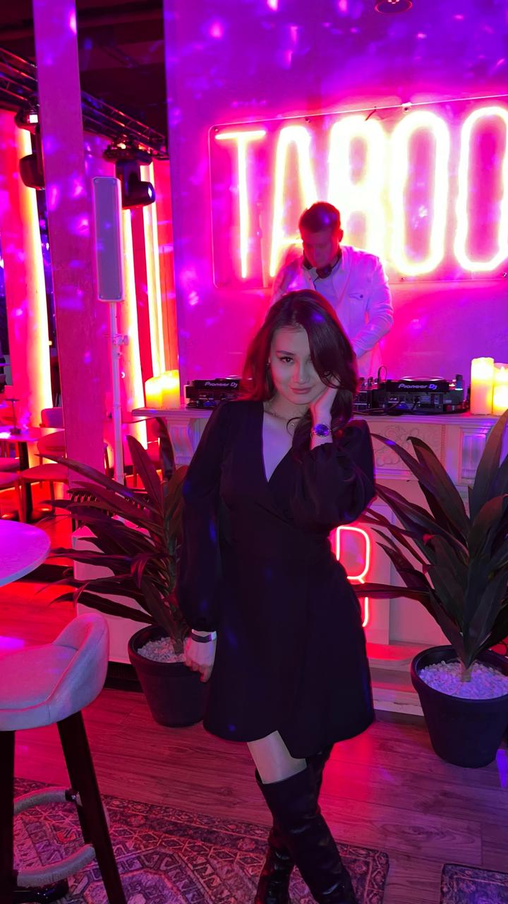 Черное платье