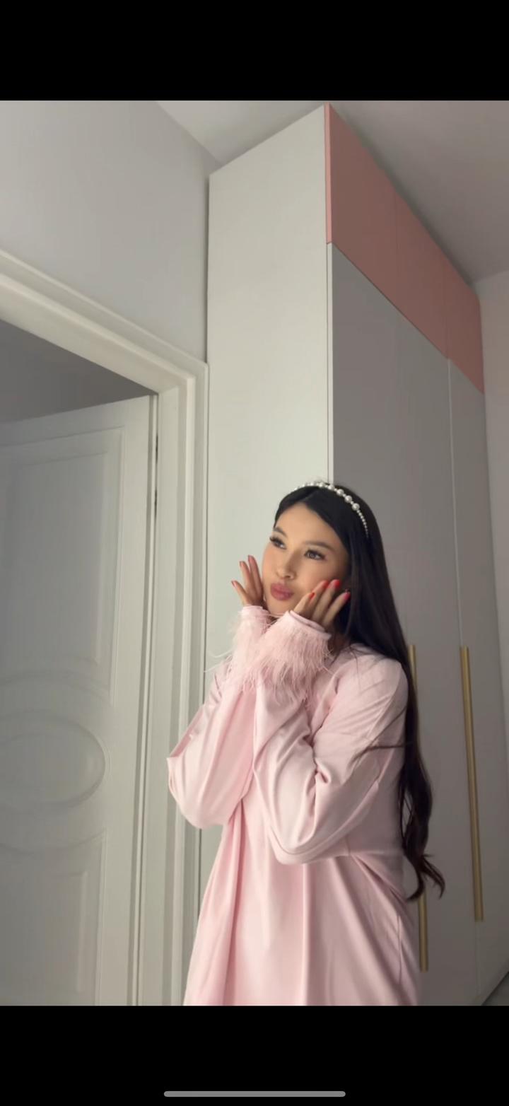 Лонгслив с перьями