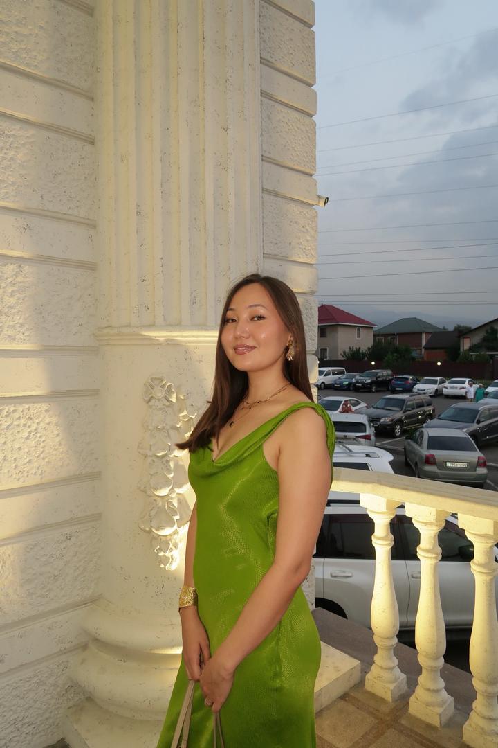 Зеленое платье Mango