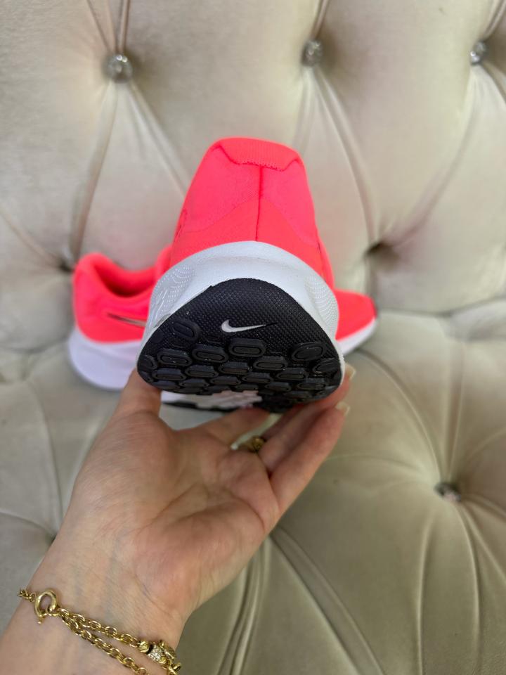 Кроссовки Nike