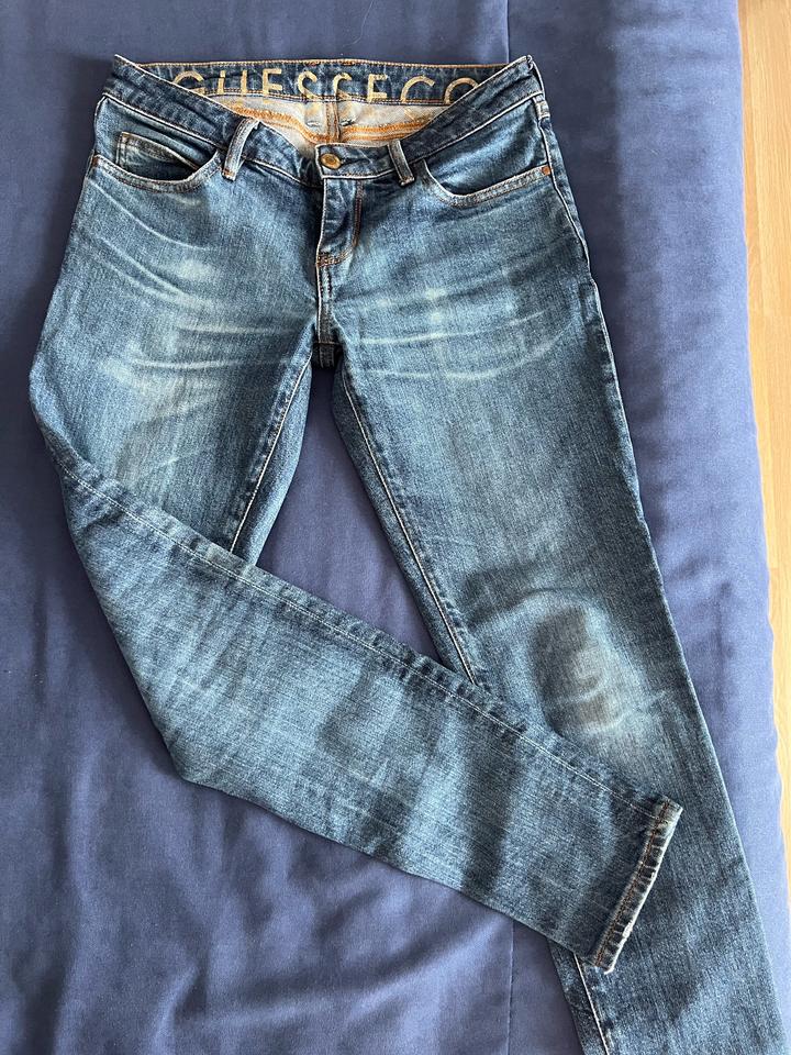 Джинсы Guess